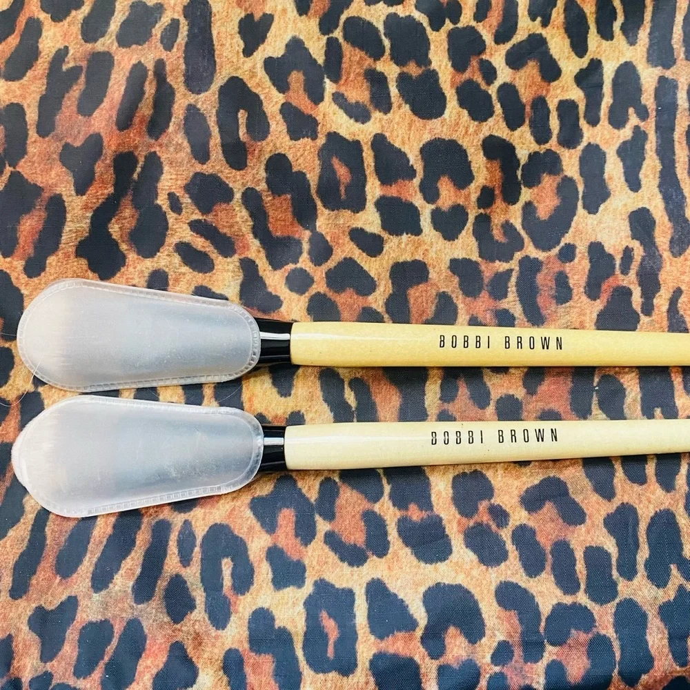 Bobbi Brown blush Cosmetic Bag 2 foundation Brushes
